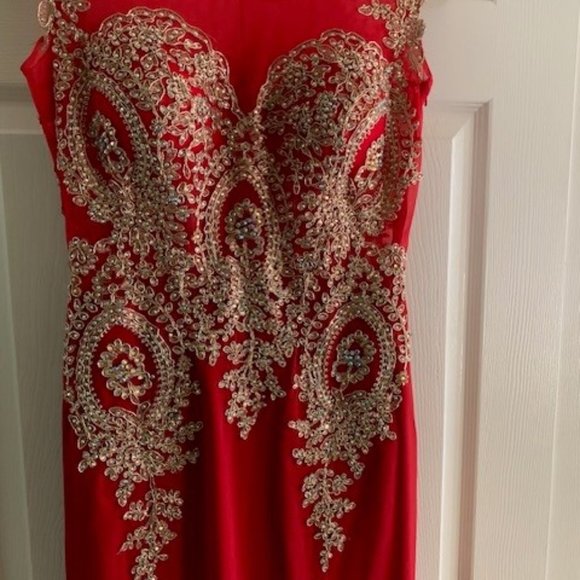 I'm selling a formal gown. Also got married in it - Picture 8 of 8